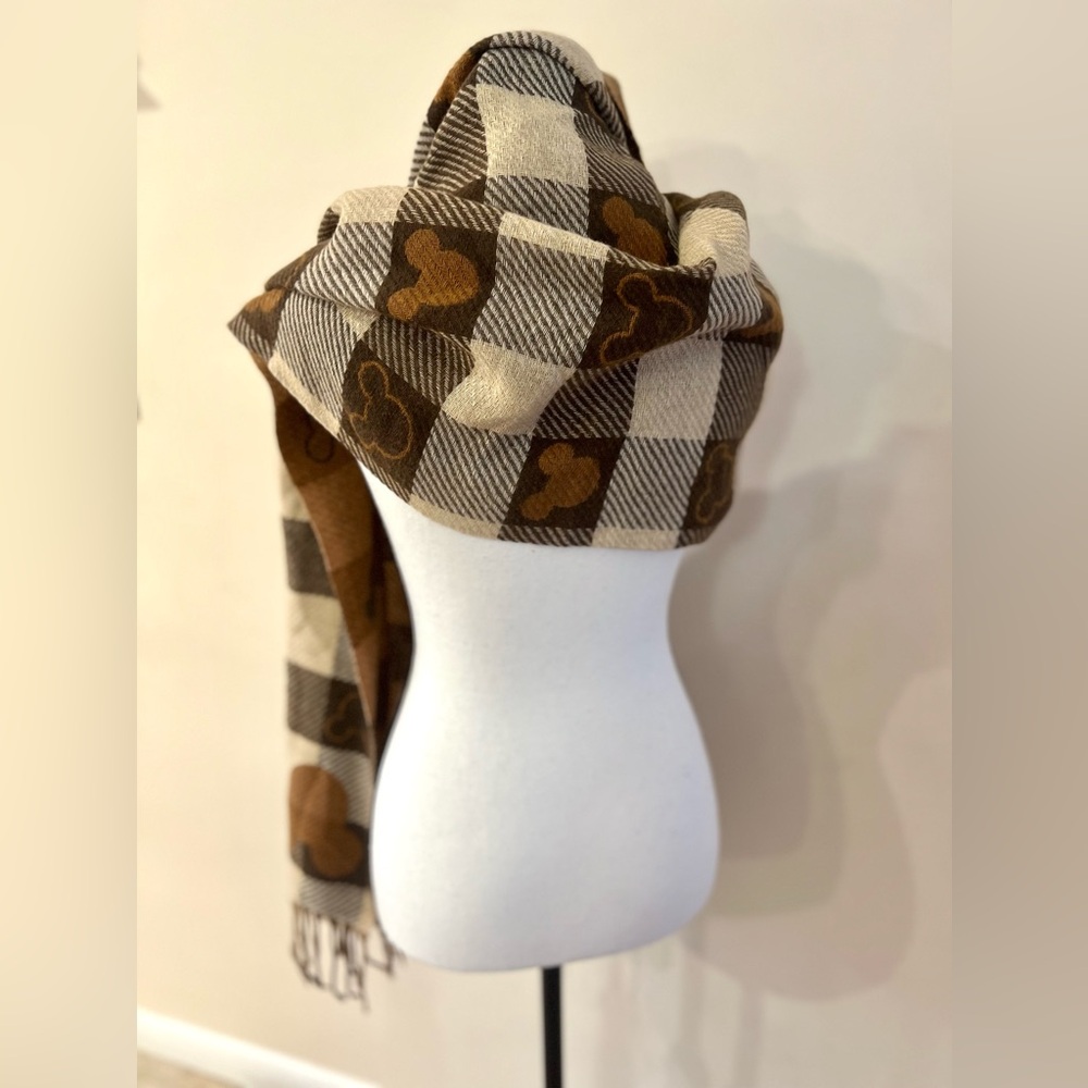 Disney Mickey Mouse scarf. - Picture 4 of 7